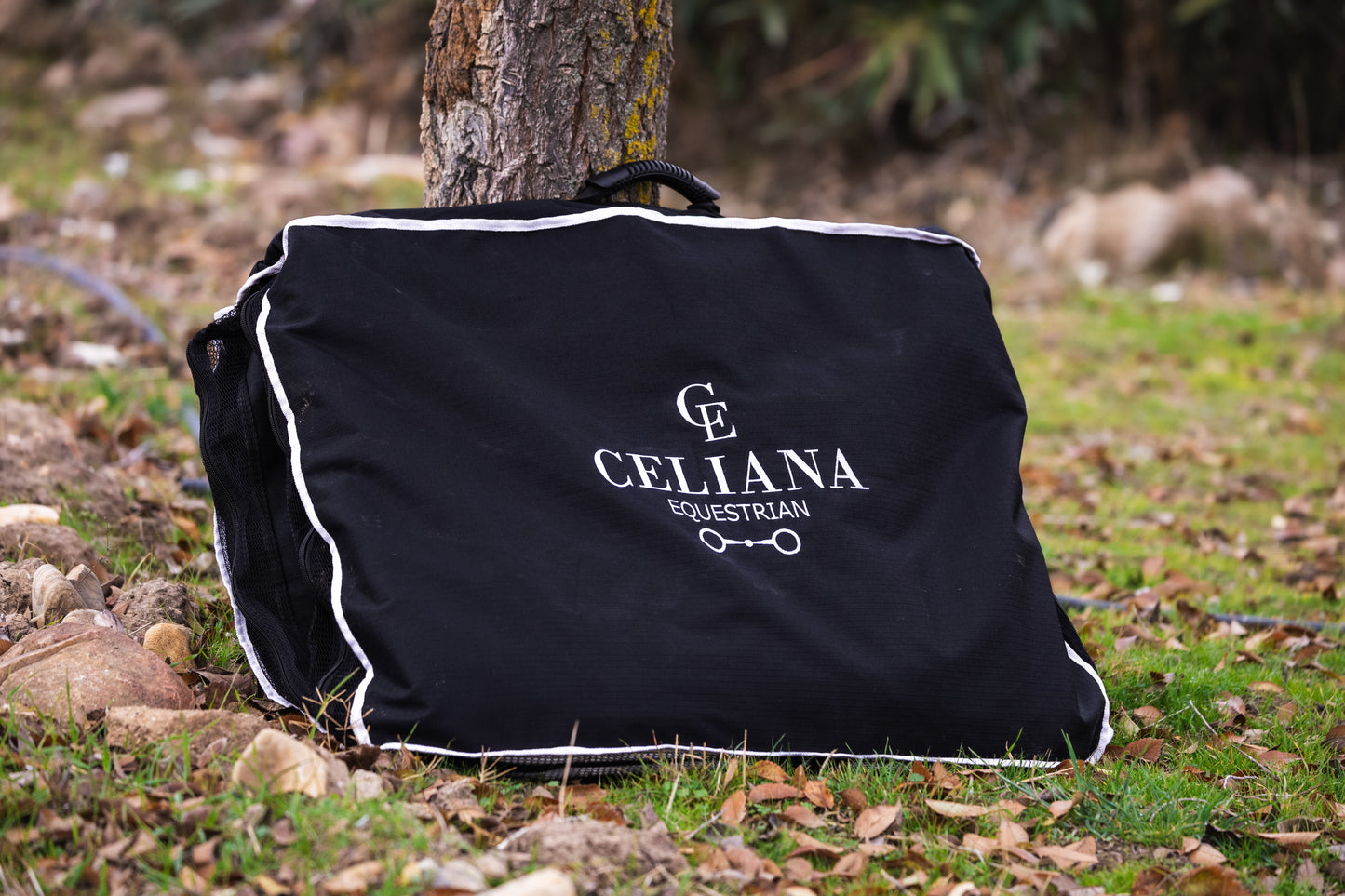 Bolsa para mantillas de caballo negra Celiana Equestrian - resistente y elegante, ideal para transporte ecuestre