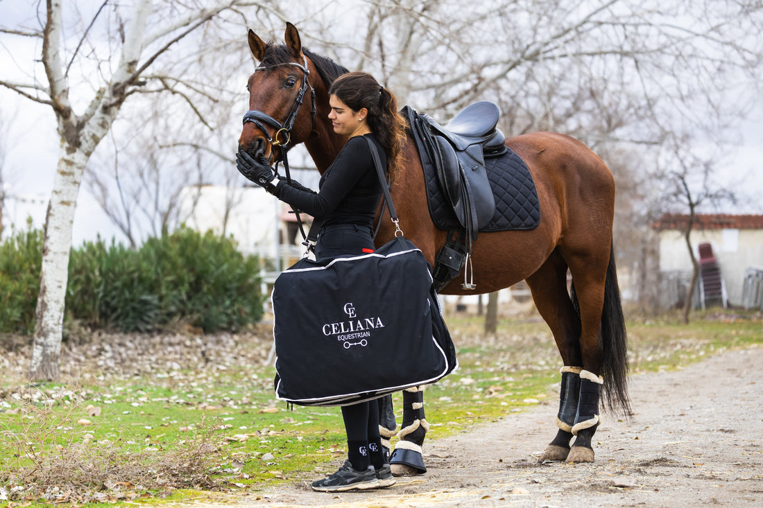 Bolsa de transporte para mantillas de silla premium: elegancia y protección Celiana Equestrian