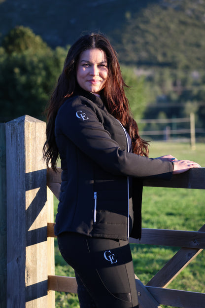 Chaqueta ecuestre mujer Celiana Equestrian negra, prenda técnica elegante para montar a caballo en exterior