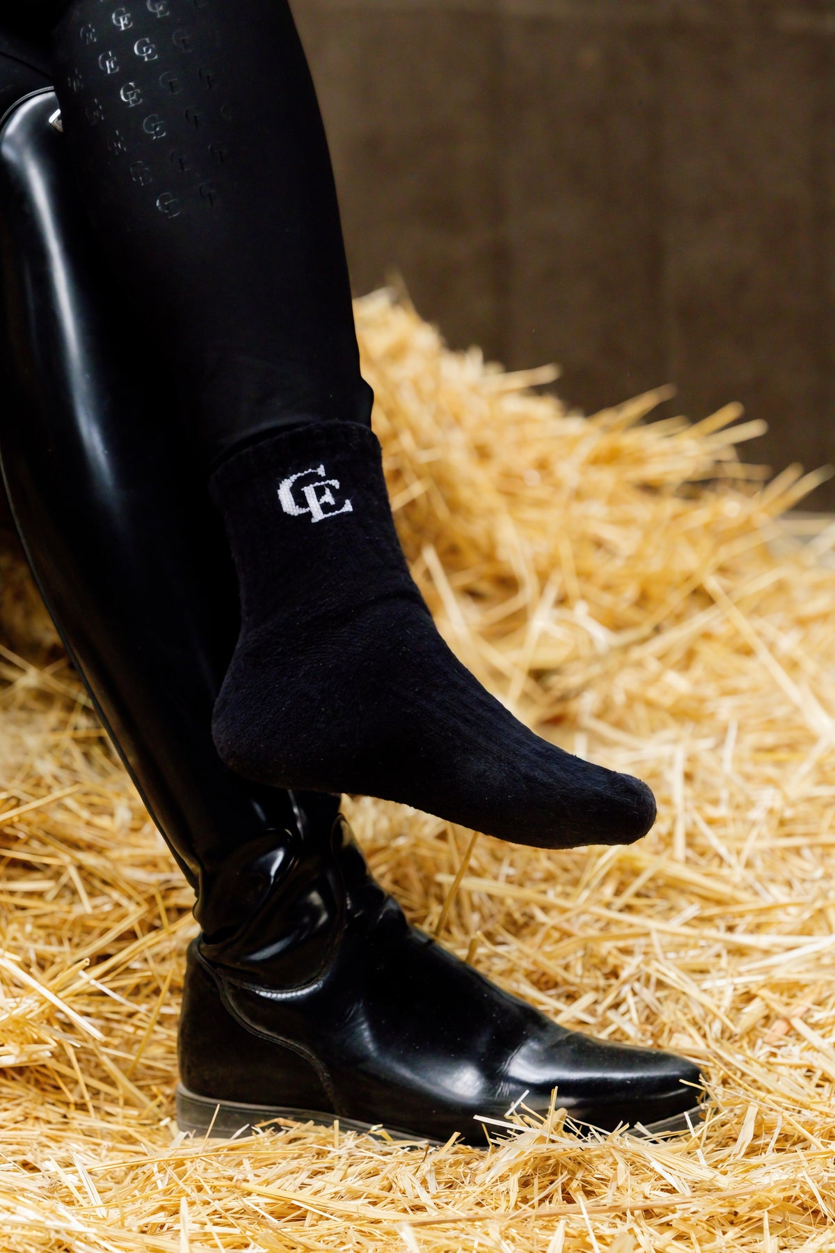 Calcetines de equitación negros con logo CE bordado en blanco, Celiana Equestrian