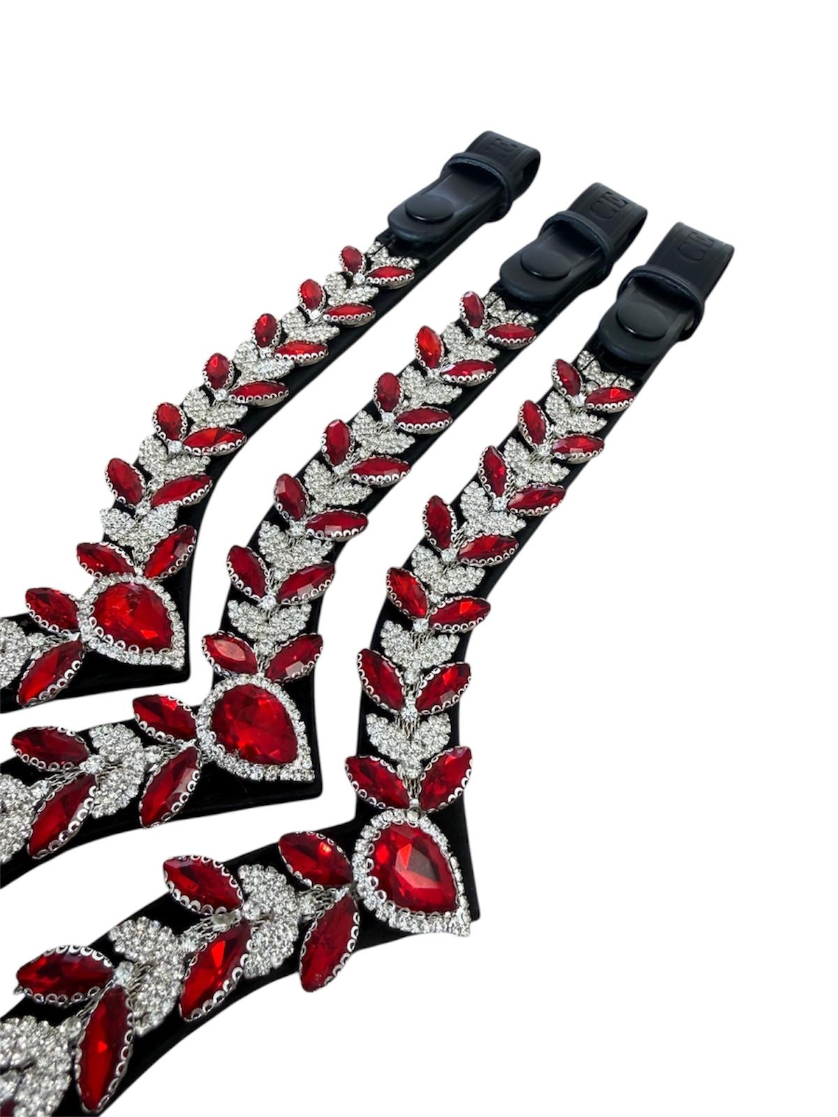 Frontalera ecuestre roja con cristales detalle colores disponibles – Celiana Equestrian
